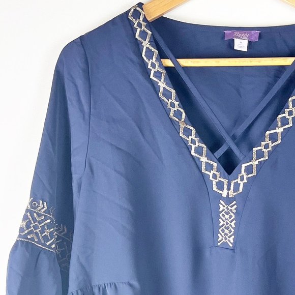 2/$30 Truly Poppy Navy & Gold Embroidered Blouse M - Picture 4 of 5